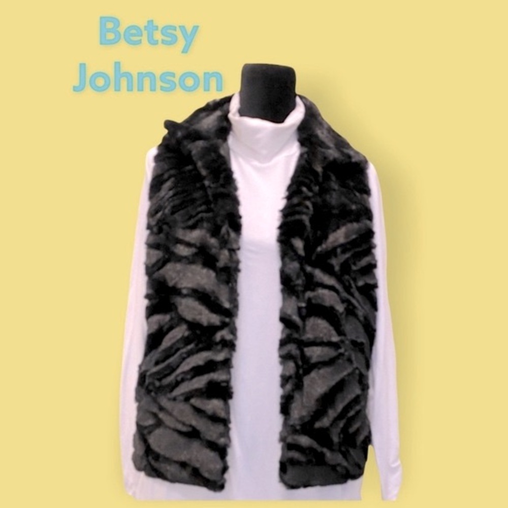 SZ M Betsy Johnson fur pelted vest